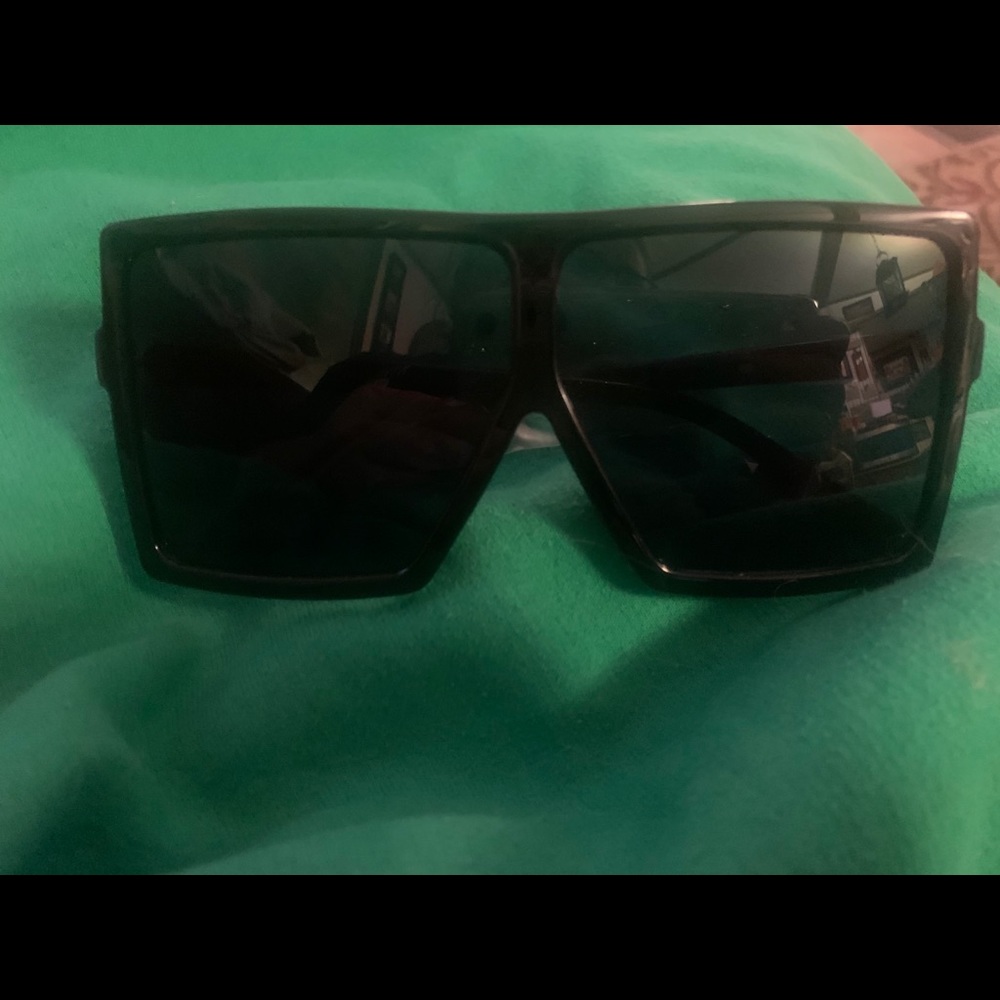 Set of 2 OVERSIZED SUNGLASSES